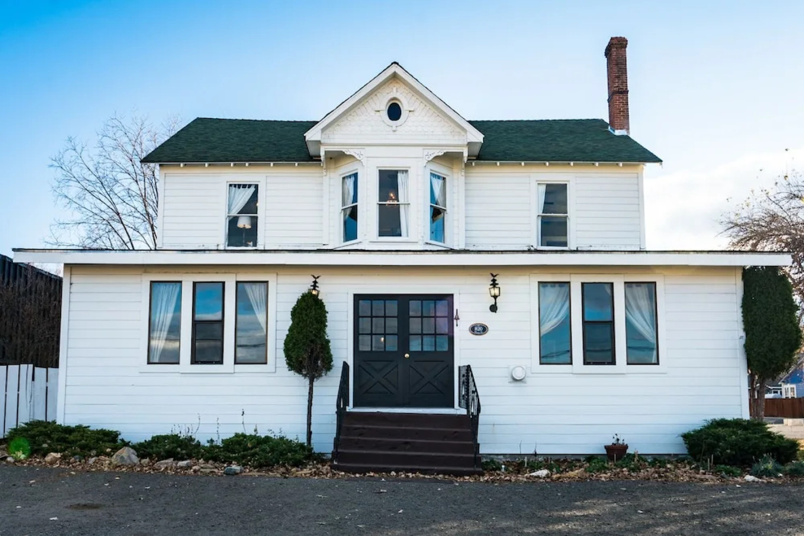 The Gilded Drifter Inn