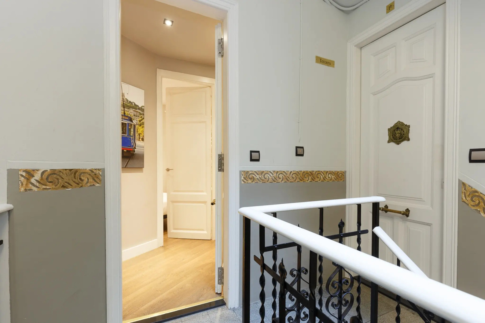 AinB Eixample-Miro Apartments