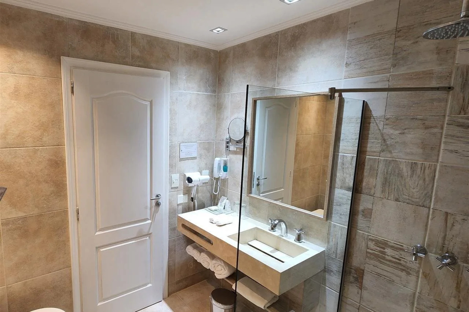 Xelena Hotel & Suites