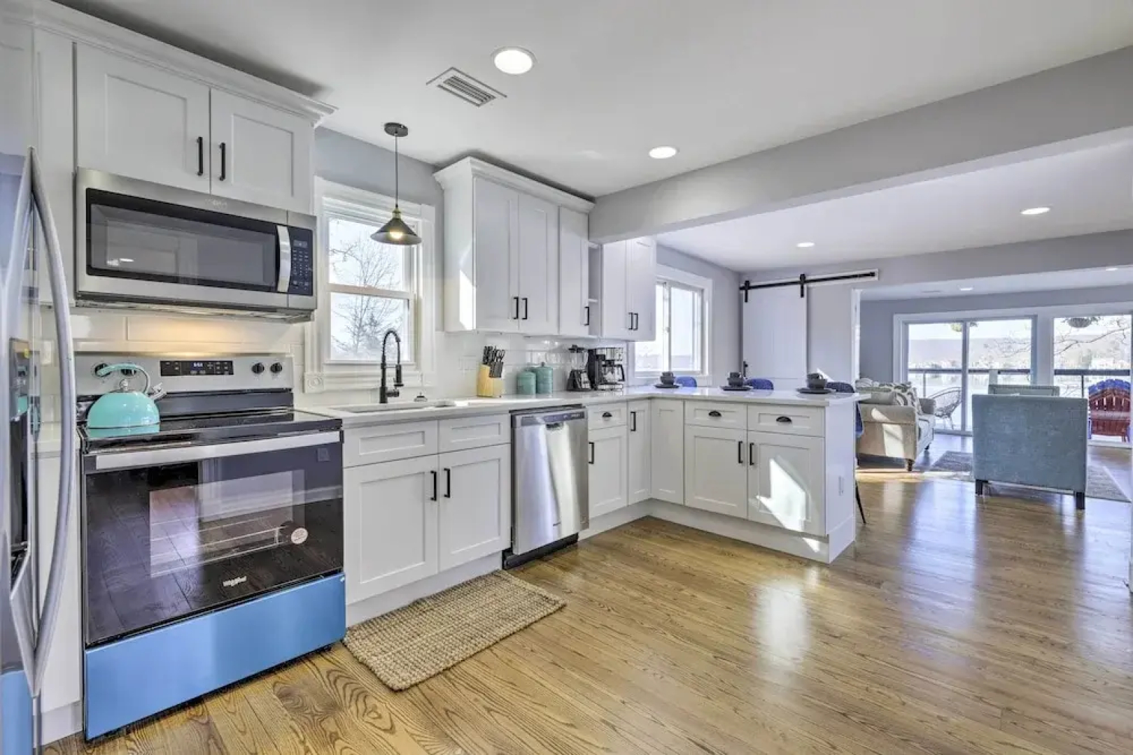 Lakefront Home: 2 Mi to Air Line State Park Trail!