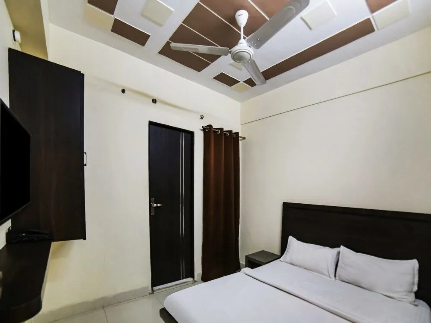 Spot On 37343 Hotel Abhimanyu Inn