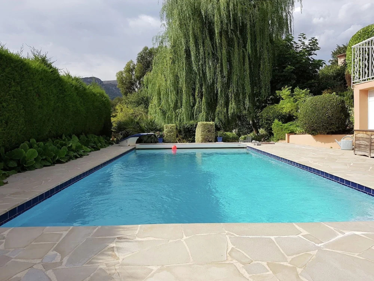 Stately Villa in La Gaude With Relaxation Area and Pool