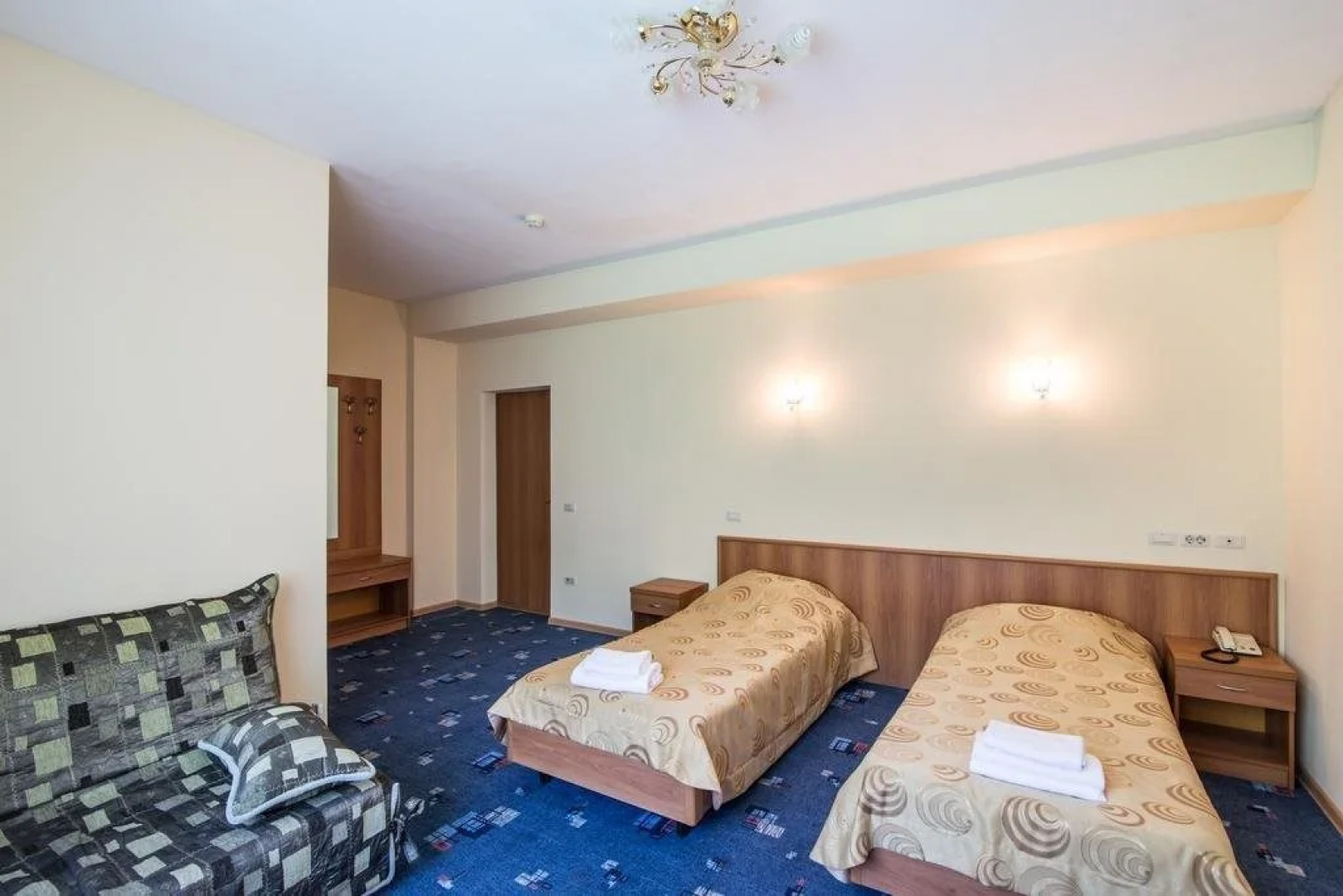 Отель София