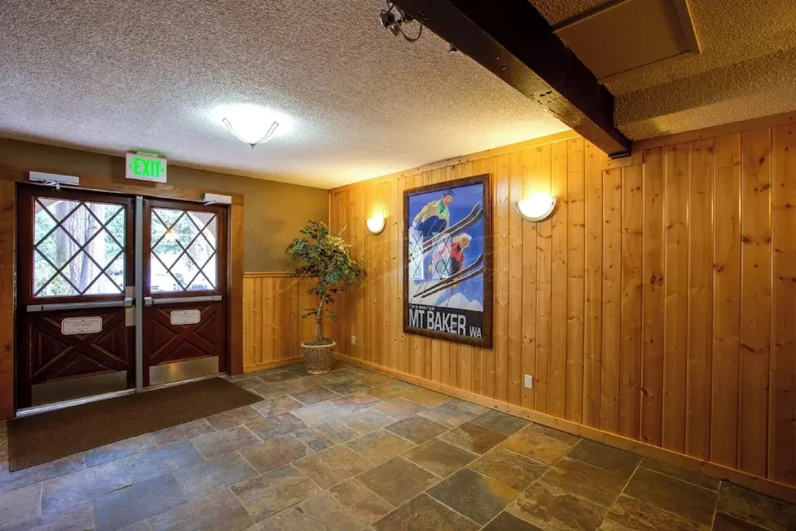Snowline Lodge - Condo 56 - Sleeps 4 - Close to Mt Baker Now has Wifi