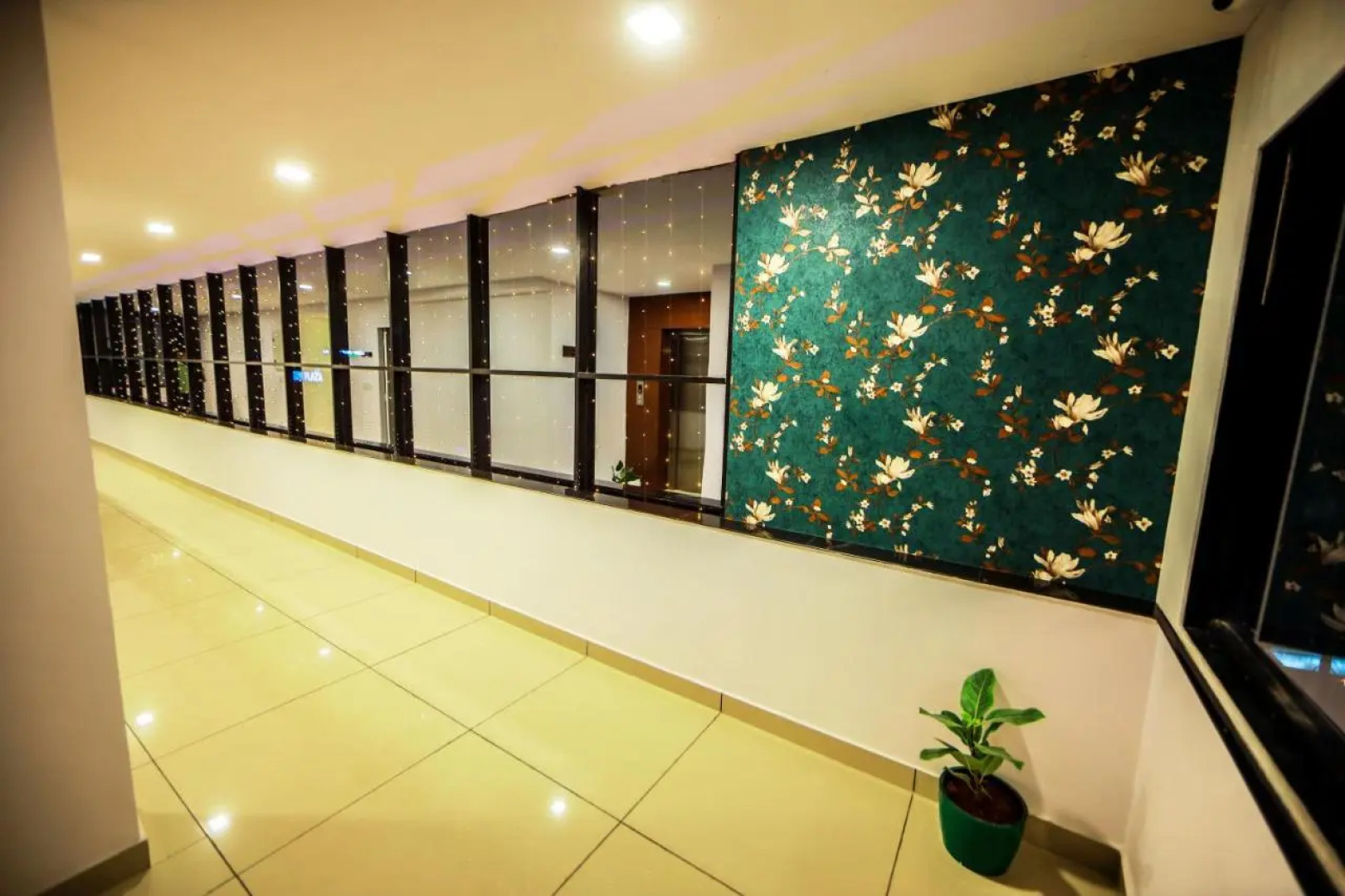 Airport Avenue Plaza