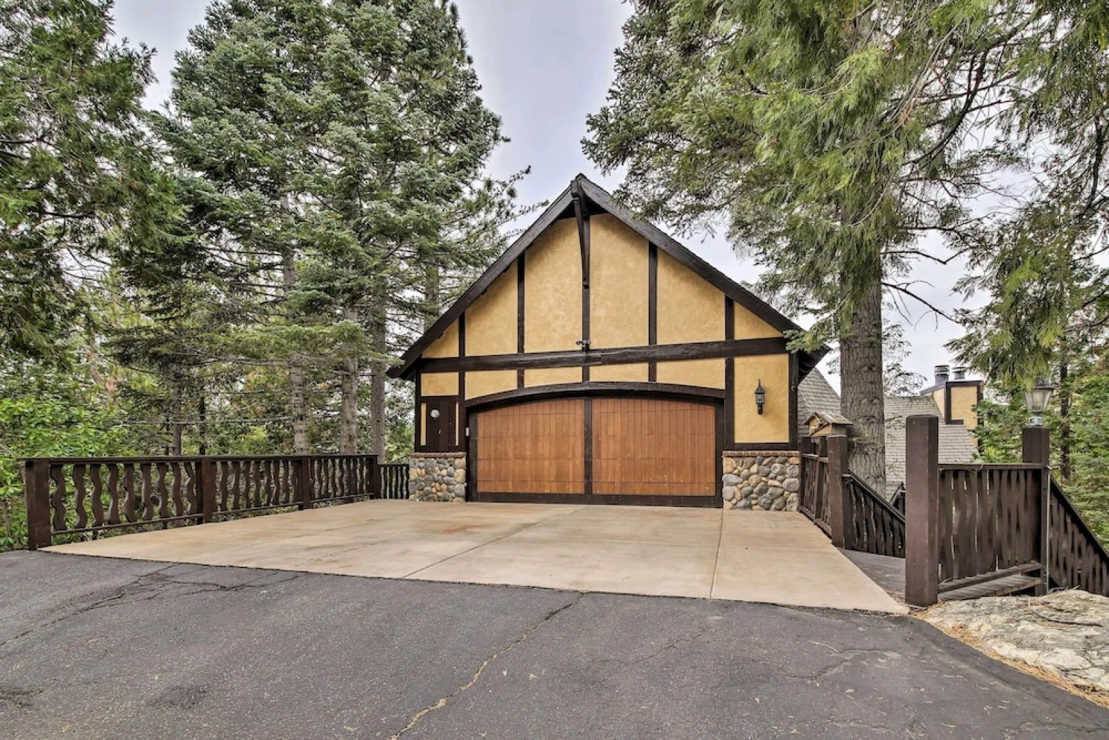 Luxe Lake Arrowhead Home w/ Deck, 3 Mi to Village!