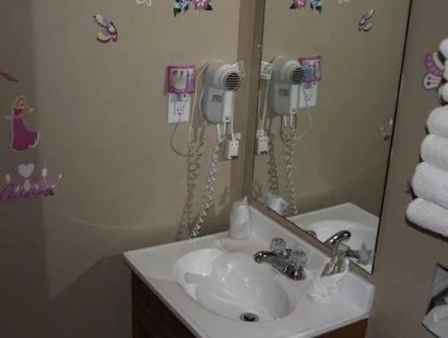 Gladstone Inn & Suites