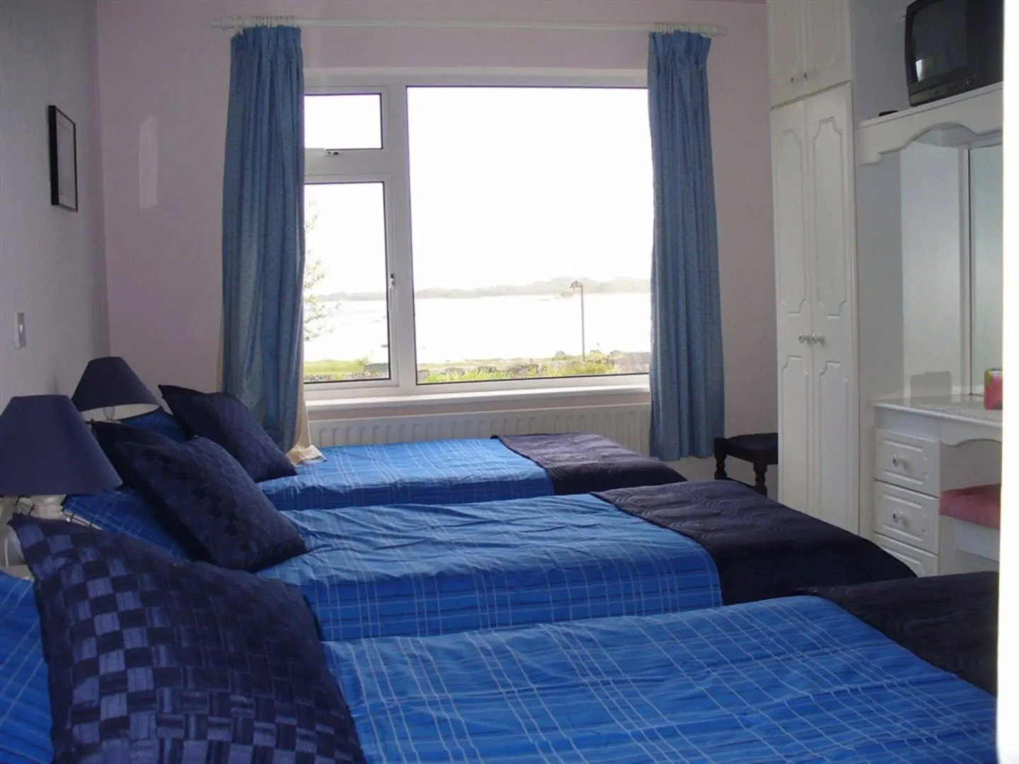 The Waterfront House Country Home