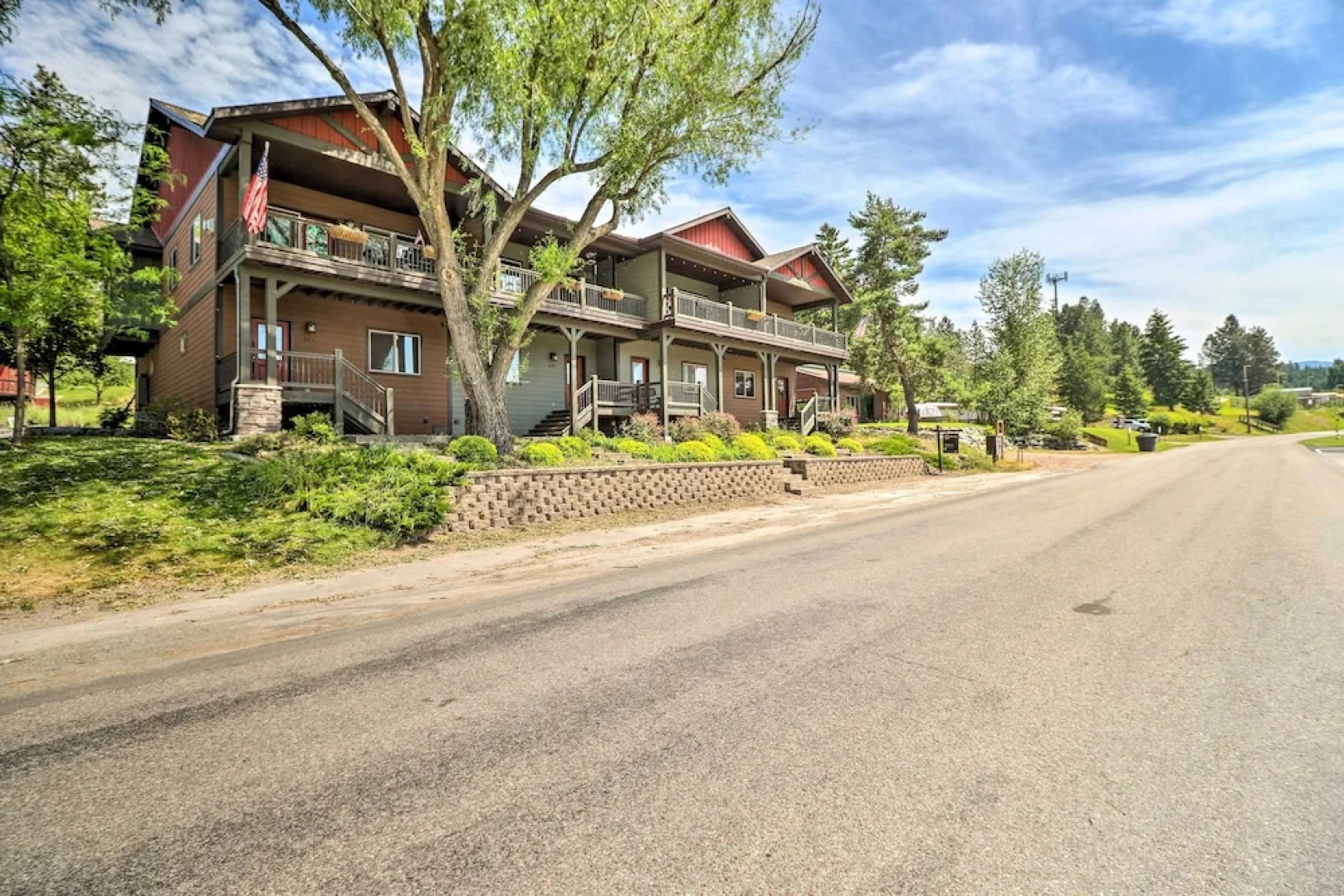 Walkable Bigfork Townhome: Fish, Hike & Ski!