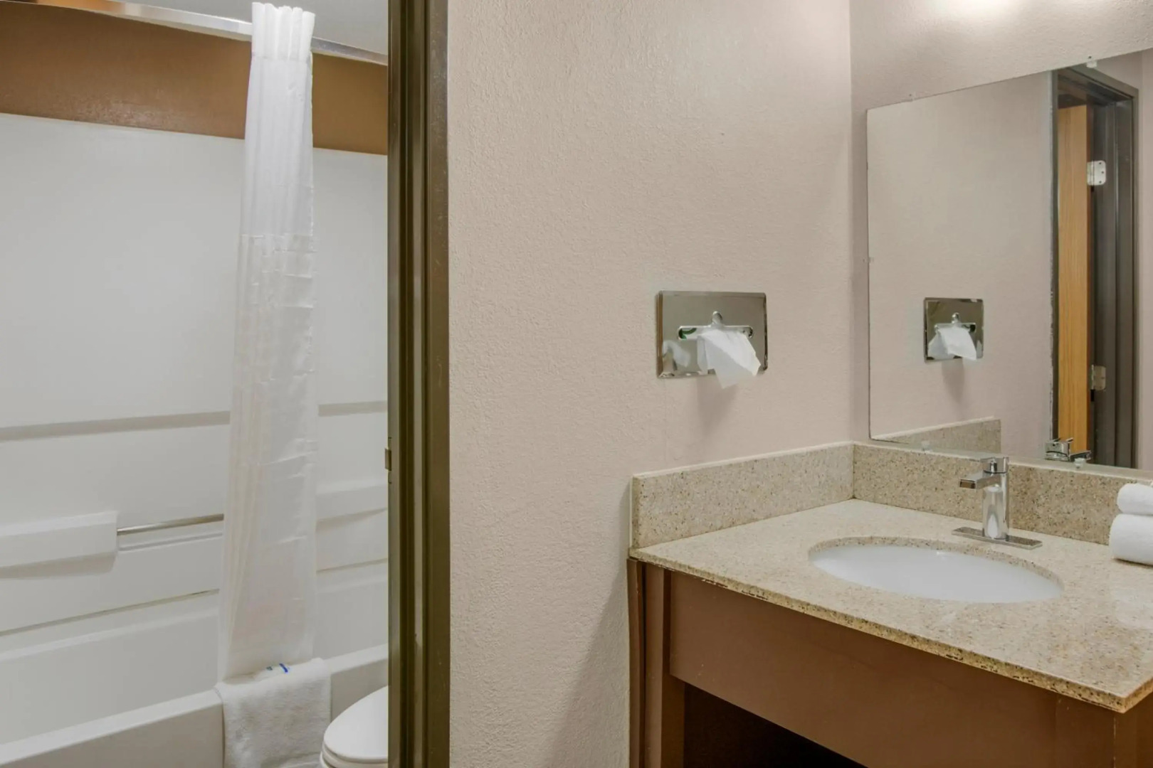 Rodeway Inn & Suites Grand Rapids Southeast
