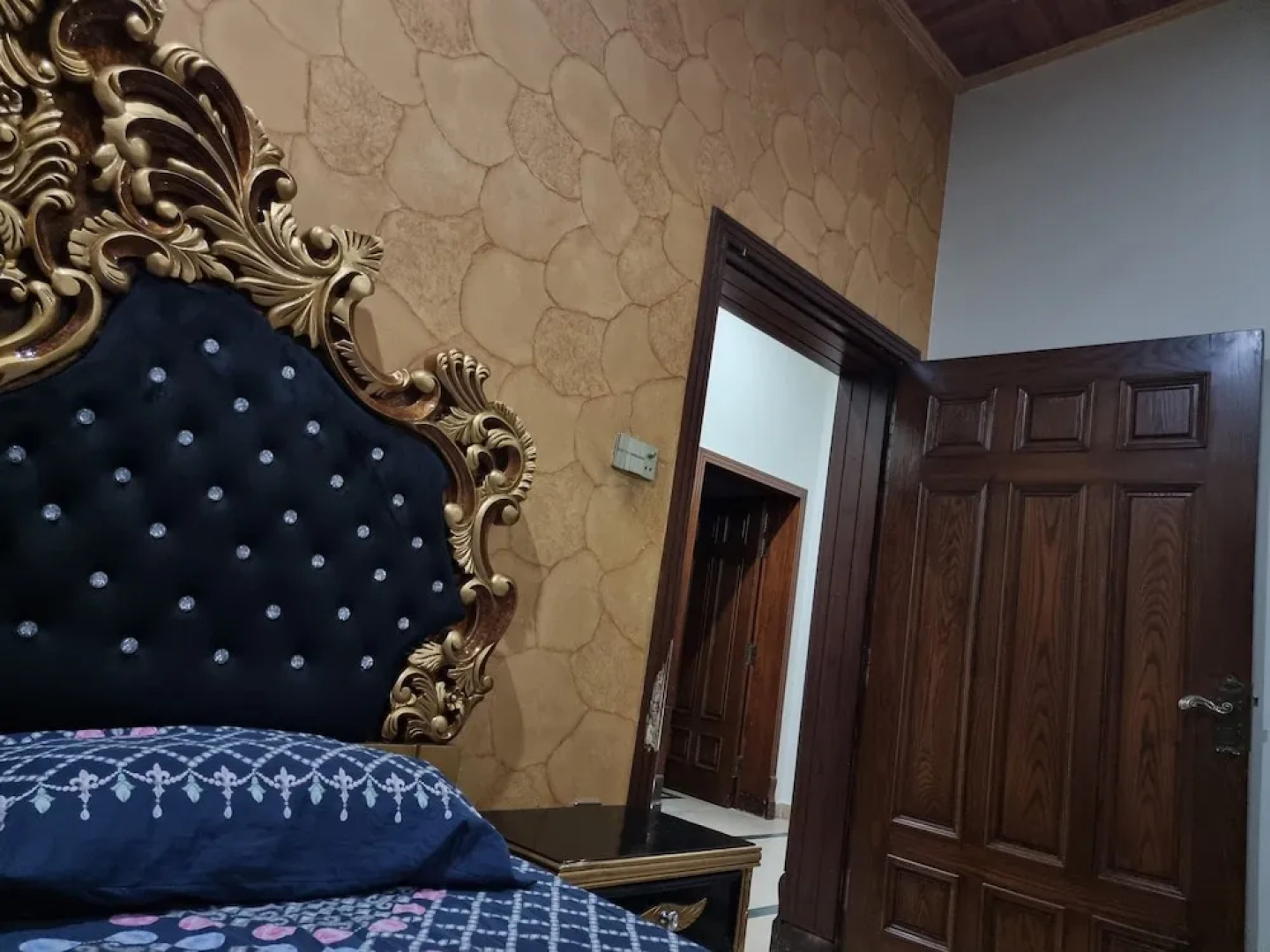 Impeccable 4-bed Villa in Gujrat