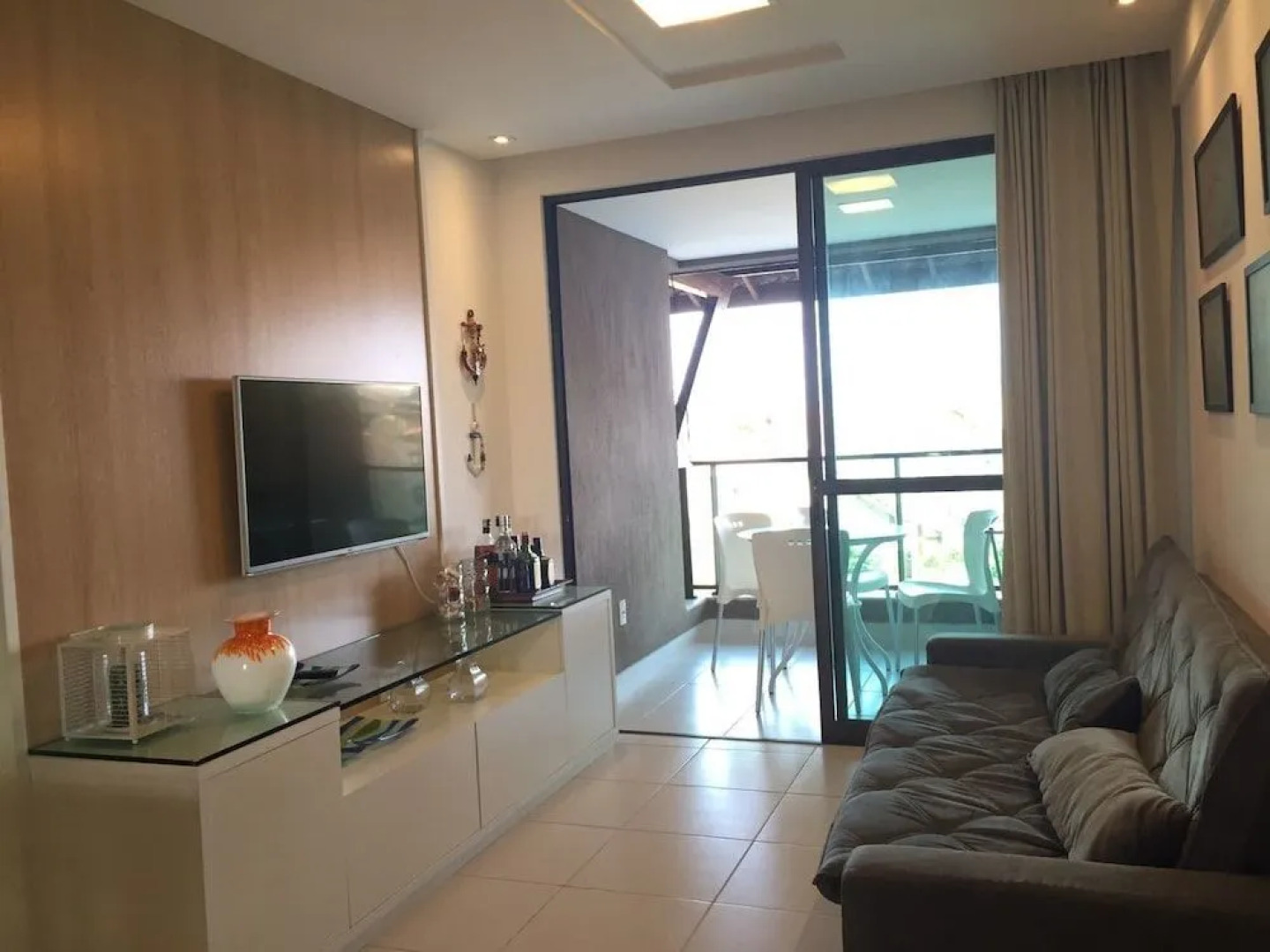 Flat Nui Supreme Beach Living