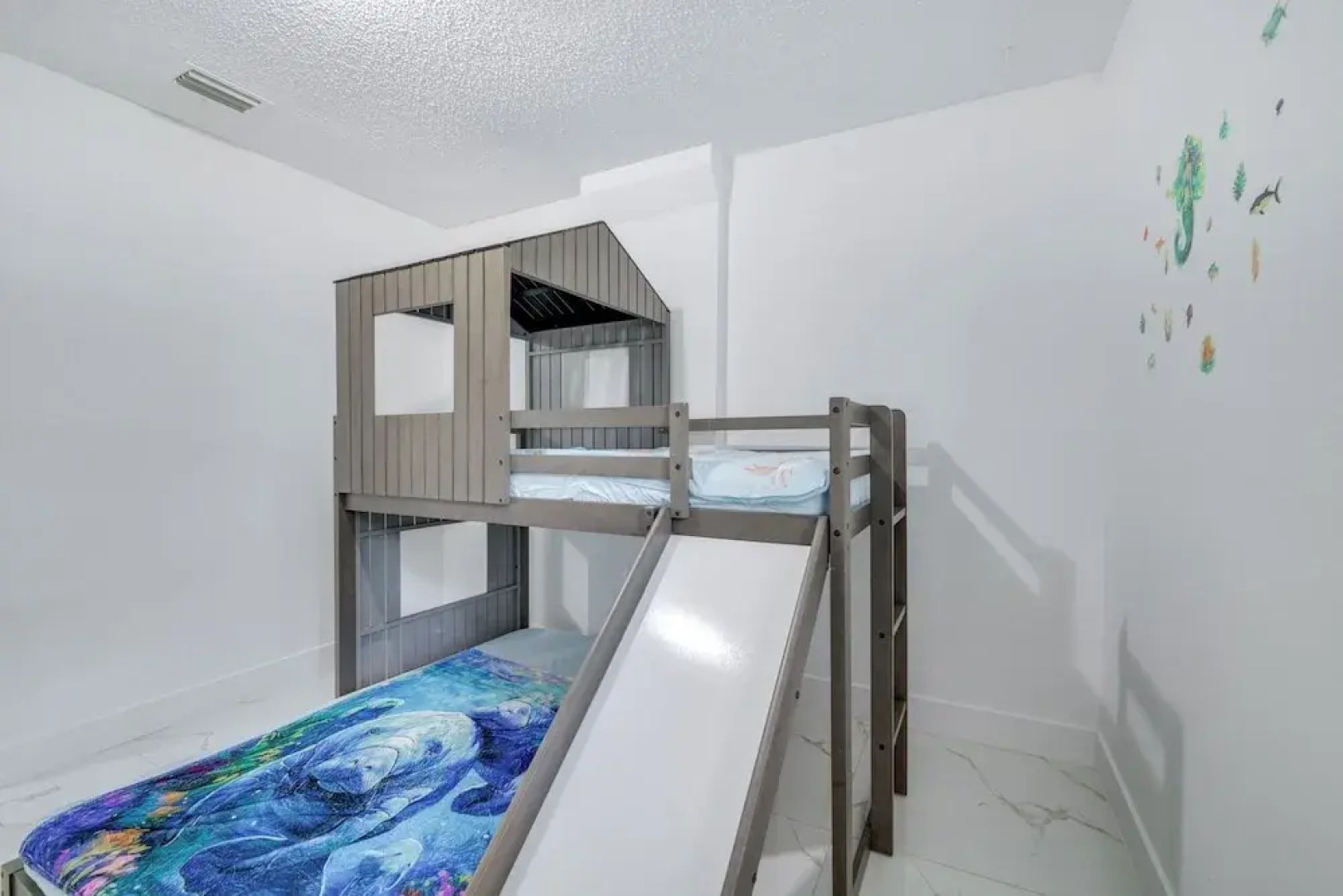 Swim, Hike & Kayak: Crystal River Retreat w/ Yard!