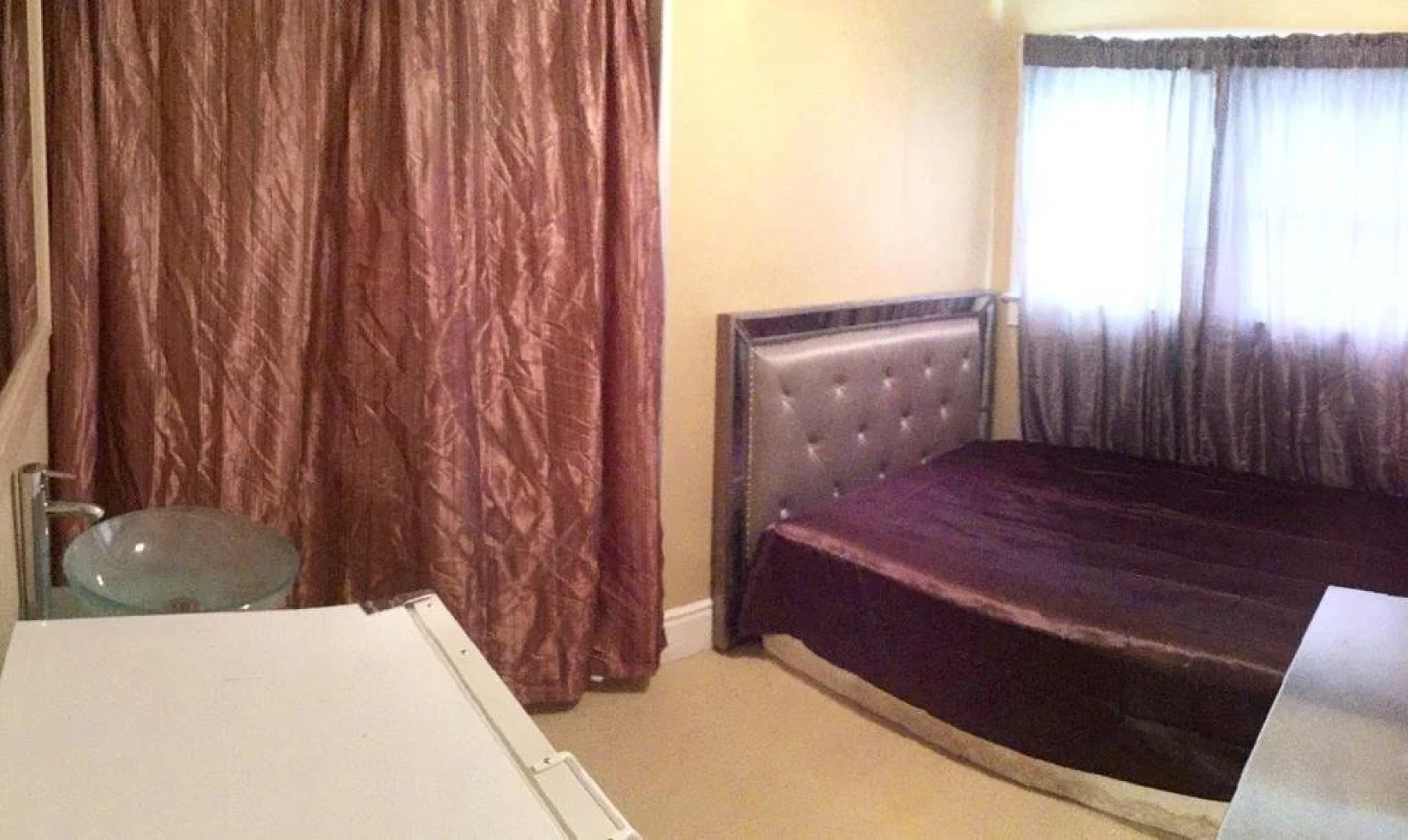 Hollywood Room Rental