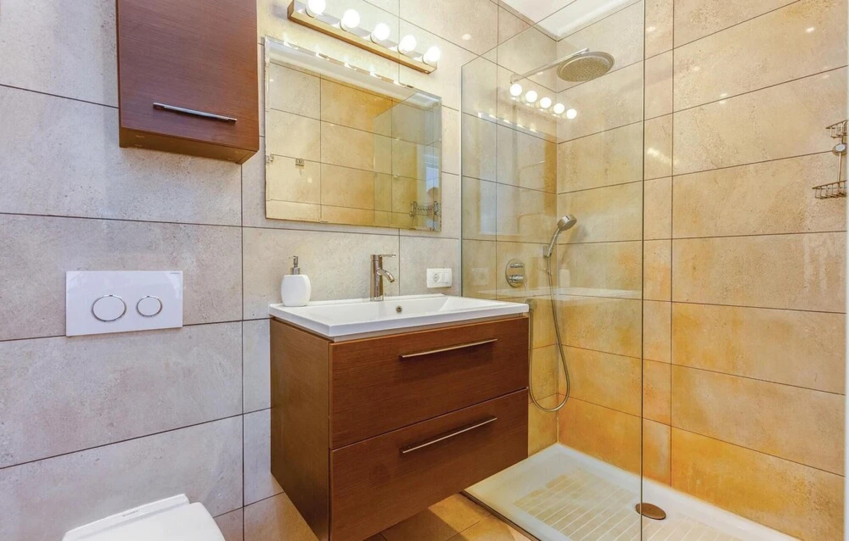 Nice Home in Crikvenica With Sauna, Wifi and 5 Bedrooms