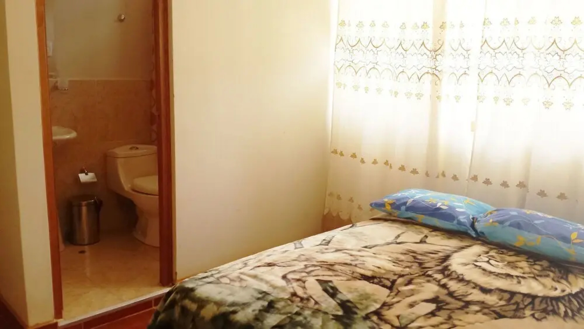 Hostal y Restaurante Business Rosh