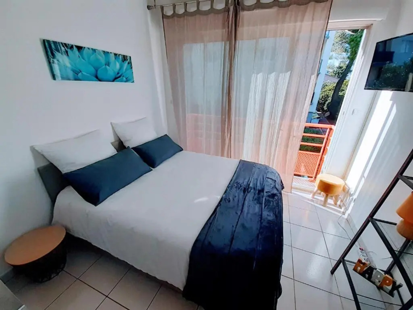 Studio 2 étoiles, wifi, proche commerces, A9, transports, plages