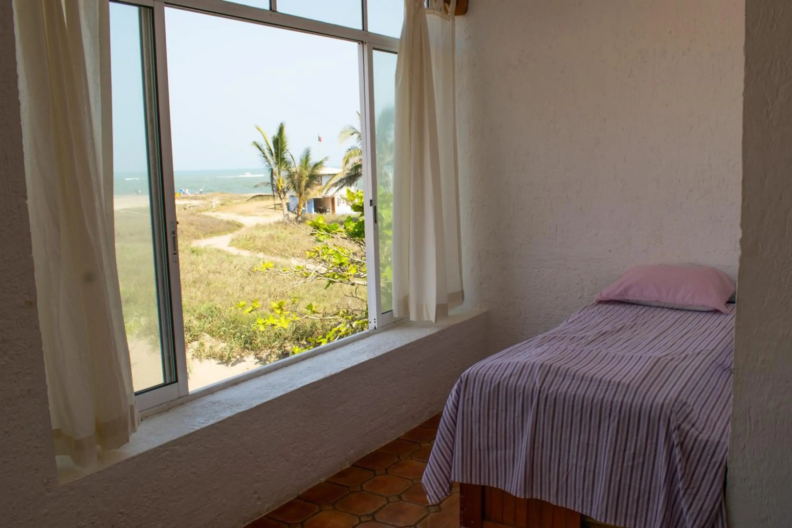 Casa Roja, Tecolutla (frente al mar)