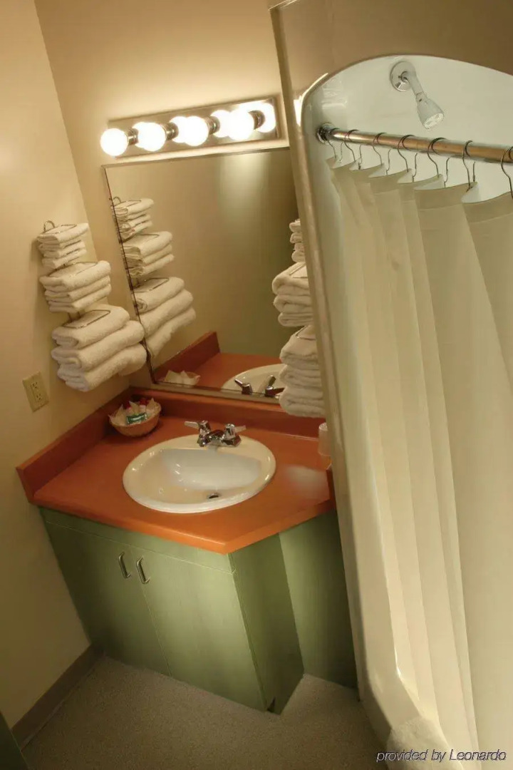 Residence & Conference Centre - Oakville