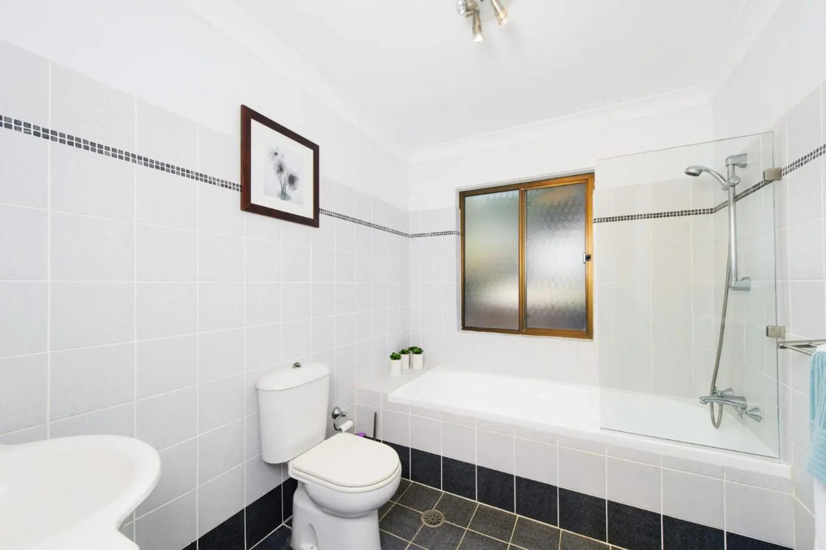 BONNY BEACH HOUSE - Holiday Accomodation with Pool