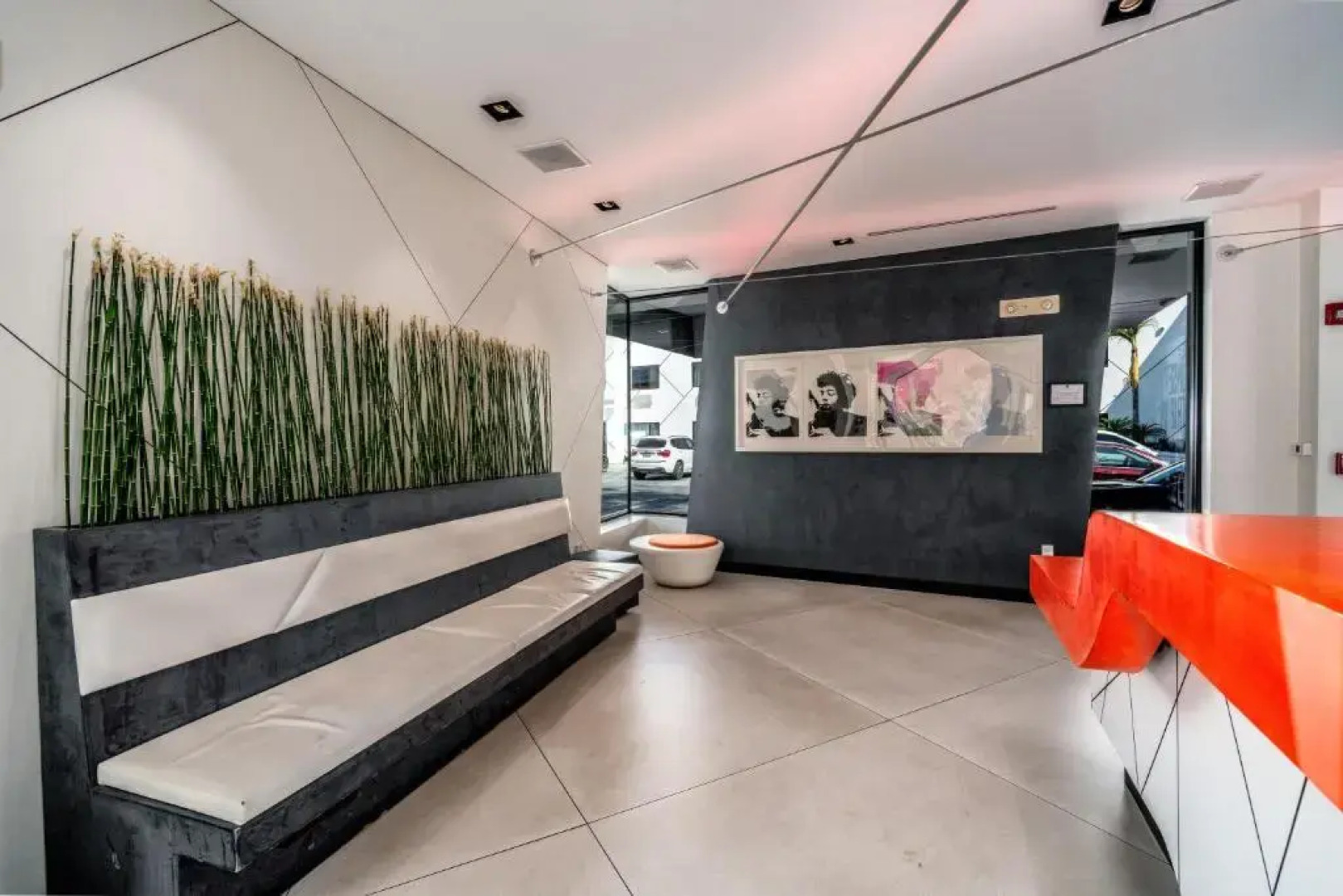 Econo Lodge and Suites