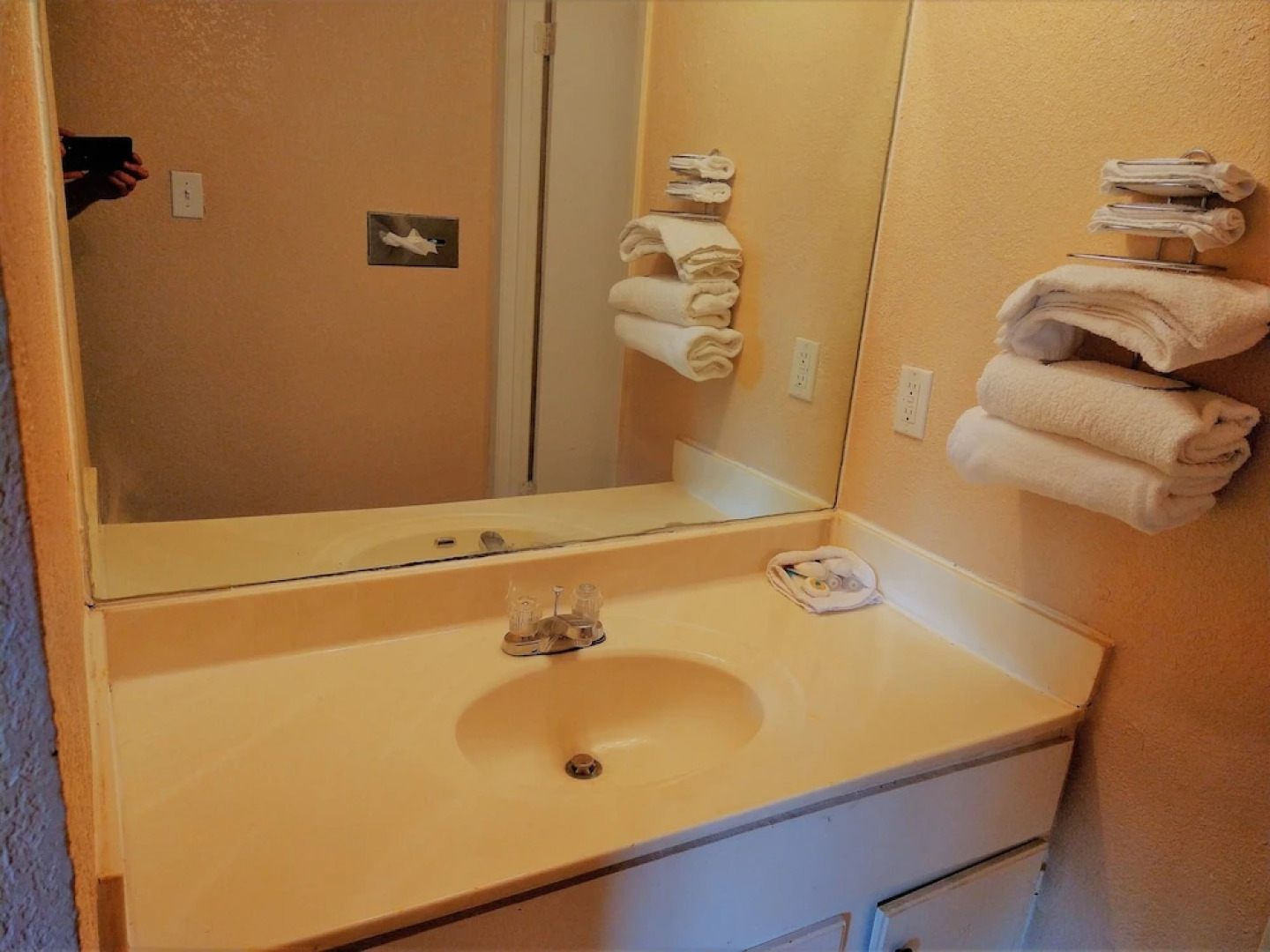 Grand View Plaza Inn & Suites