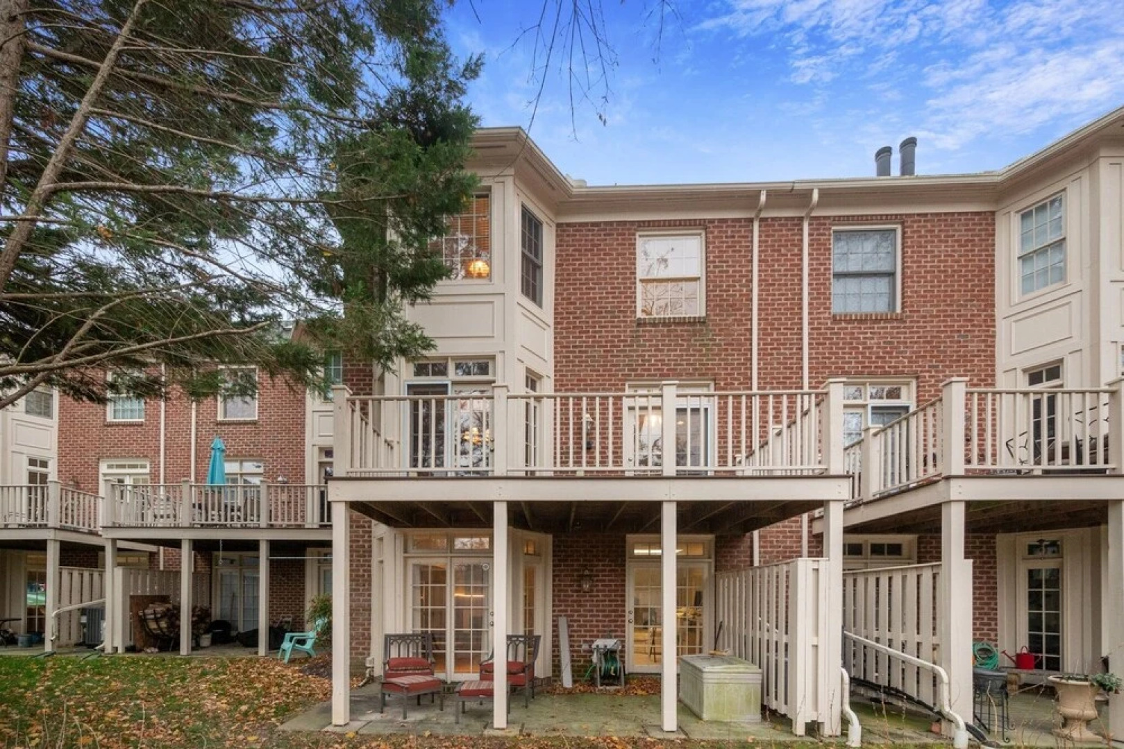 Beautiful Villa In The Heart Of Historic Downtown Bel Air! 3 Bedroom Villa by Redawning