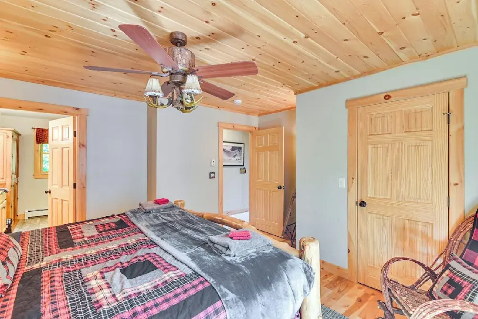 7 Mi to White Mountain NF - Woodsy Bethel Cabin!