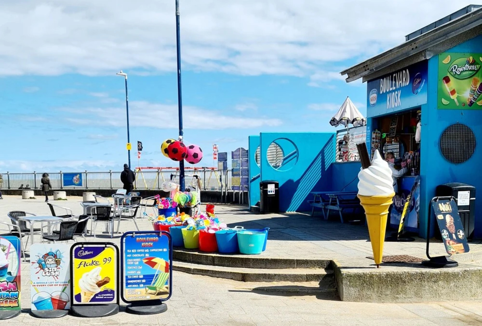 Shore Thing - Beachfront Apartment - Sleeps 4