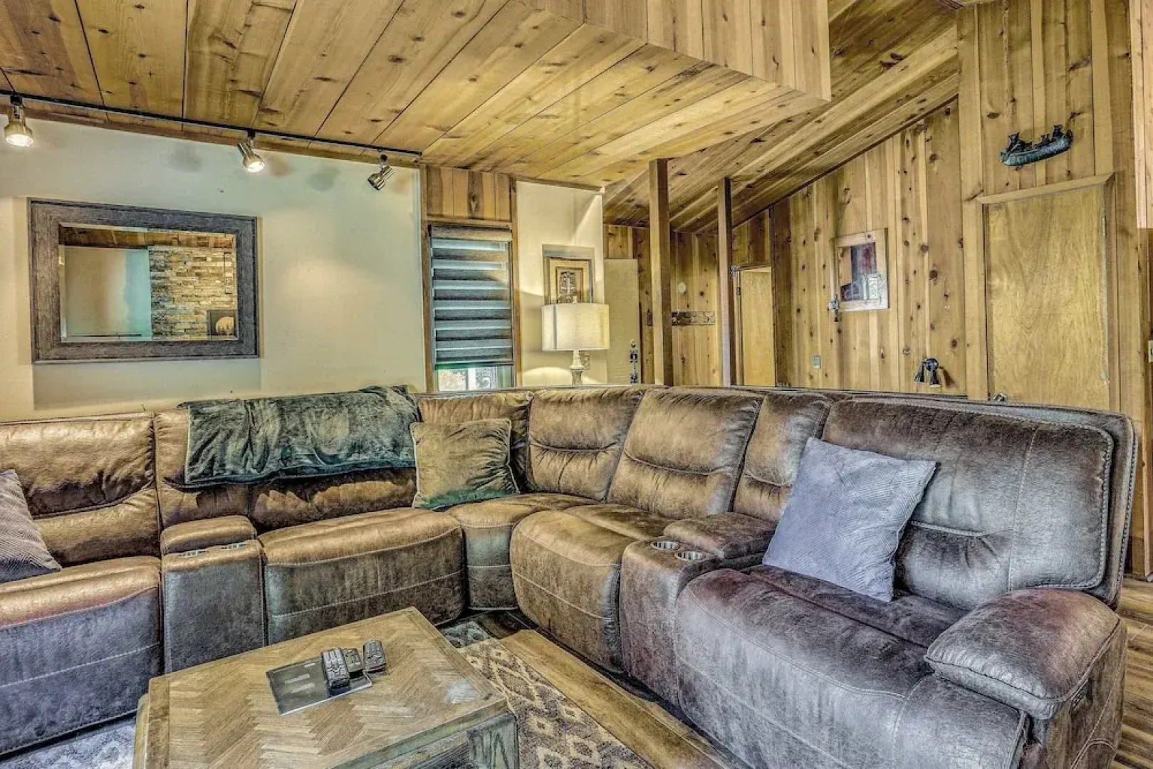 3 Mi to Shaver Lake: Cozy 'bears Hideaway' Cabin!