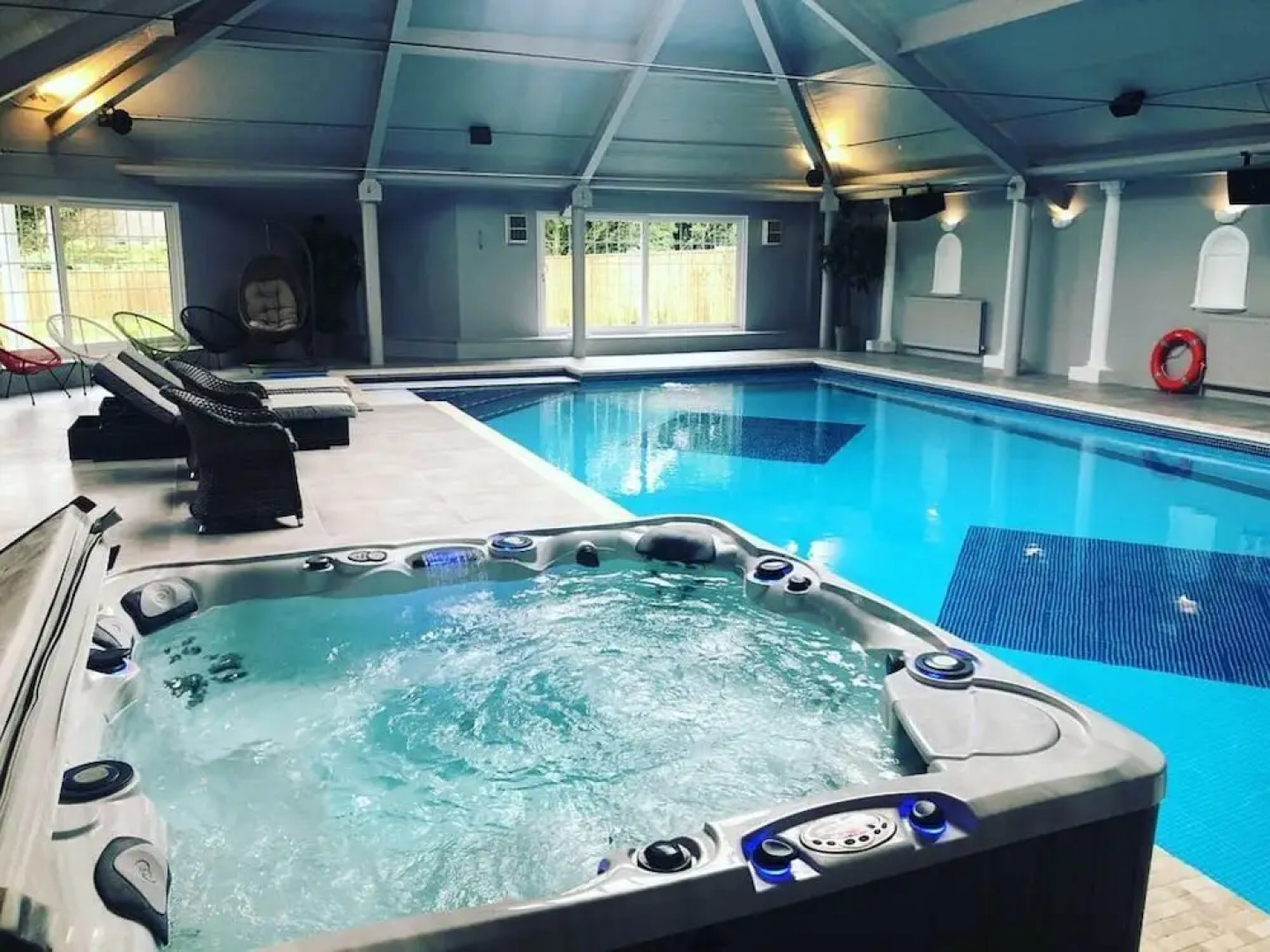 Beautiful Family Home With 42ft Pool & Cinema Room