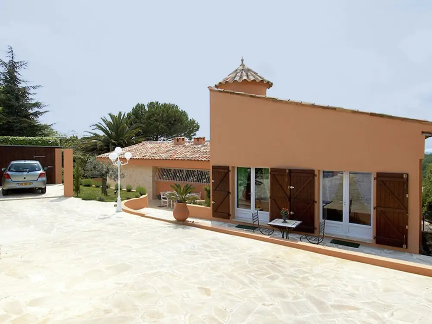 Stately Villa in La Gaude With Relaxation Area and Pool