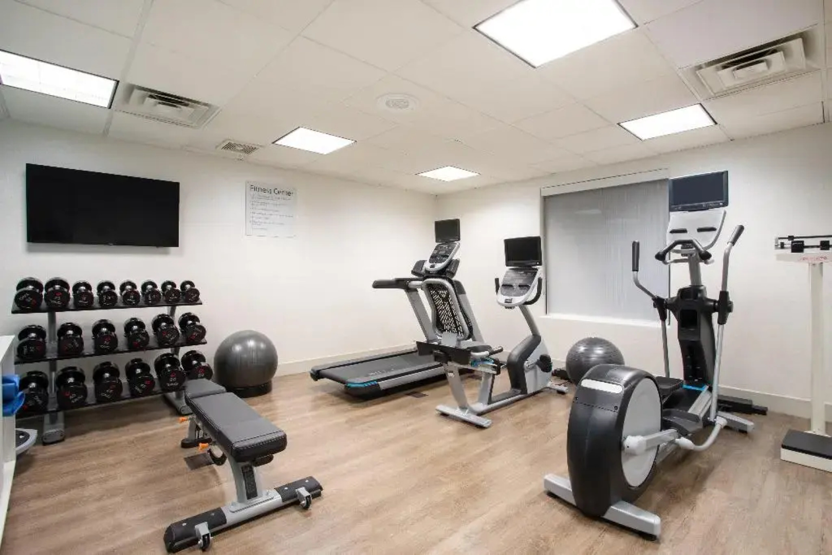 Holiday Inn Express & Suites Phoenix - Glendale Sports Dist by IHG