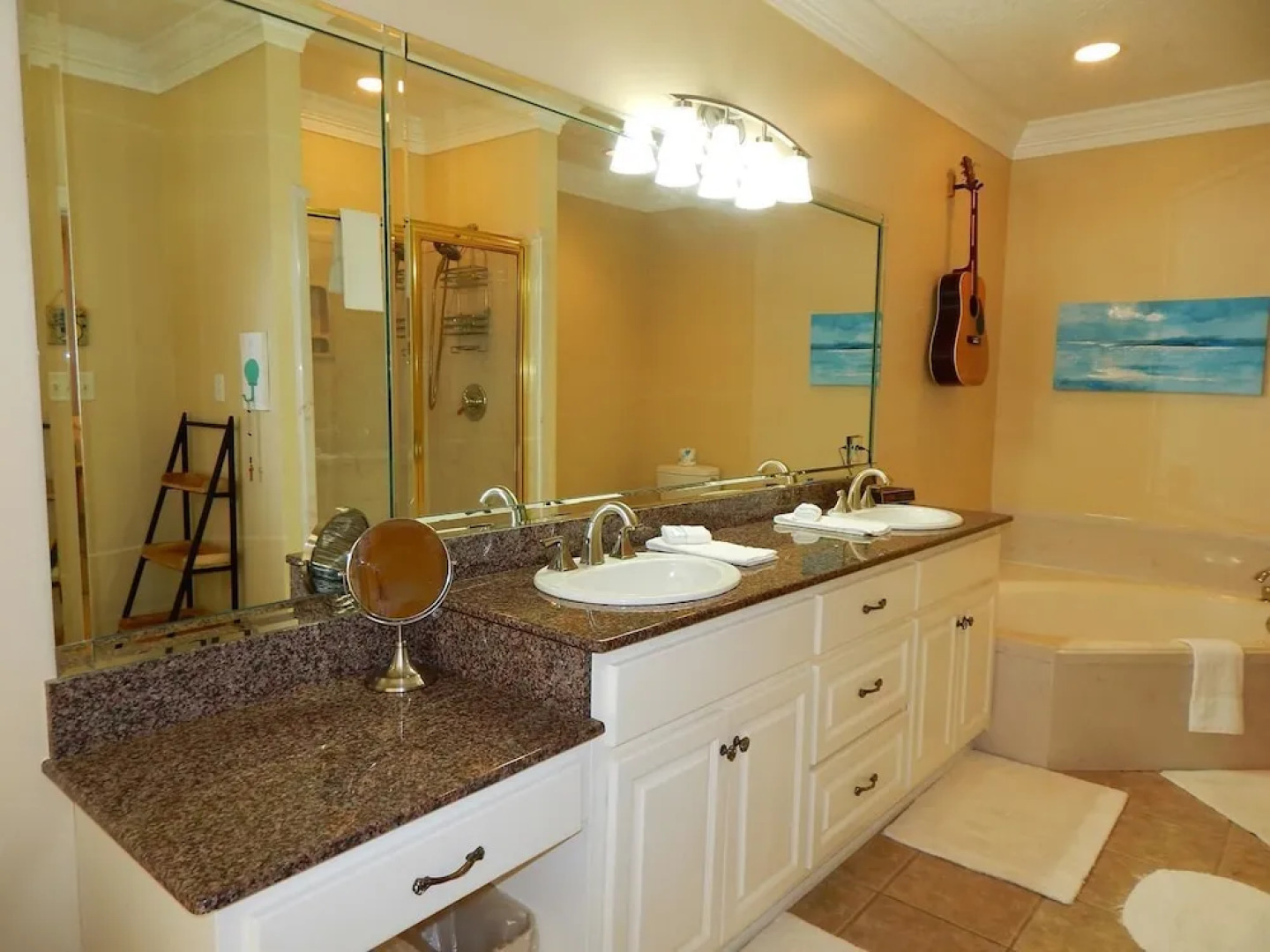 015 Red Roof Inn 4 Bedrooms 4 Bathrooms Home