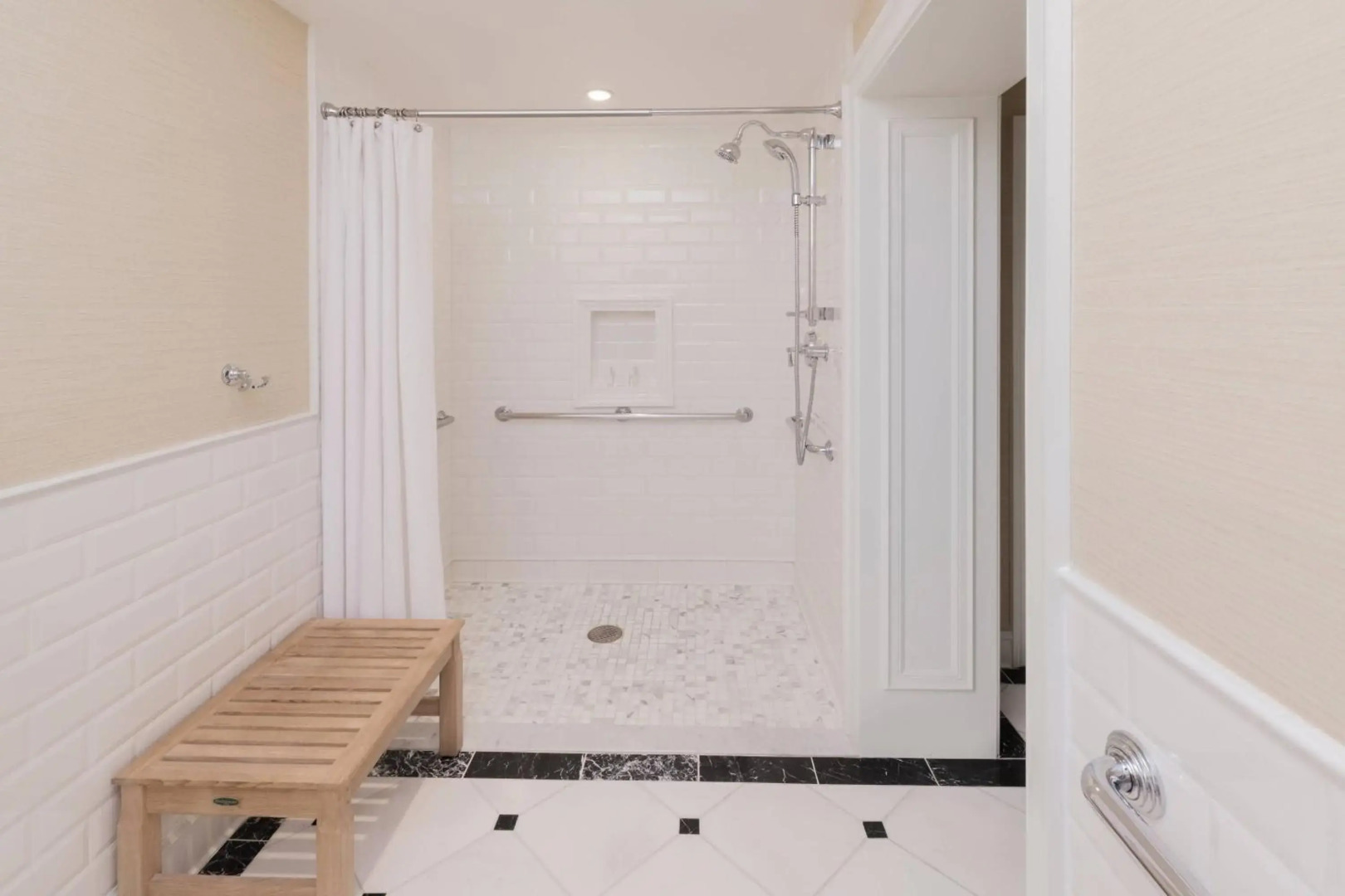 The Raphael Hotel, Autograph Collection