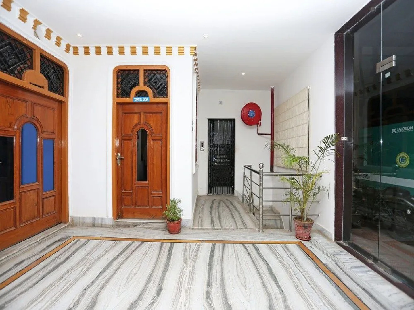 OYO Flagship 120 Gupta Inn Cantonment