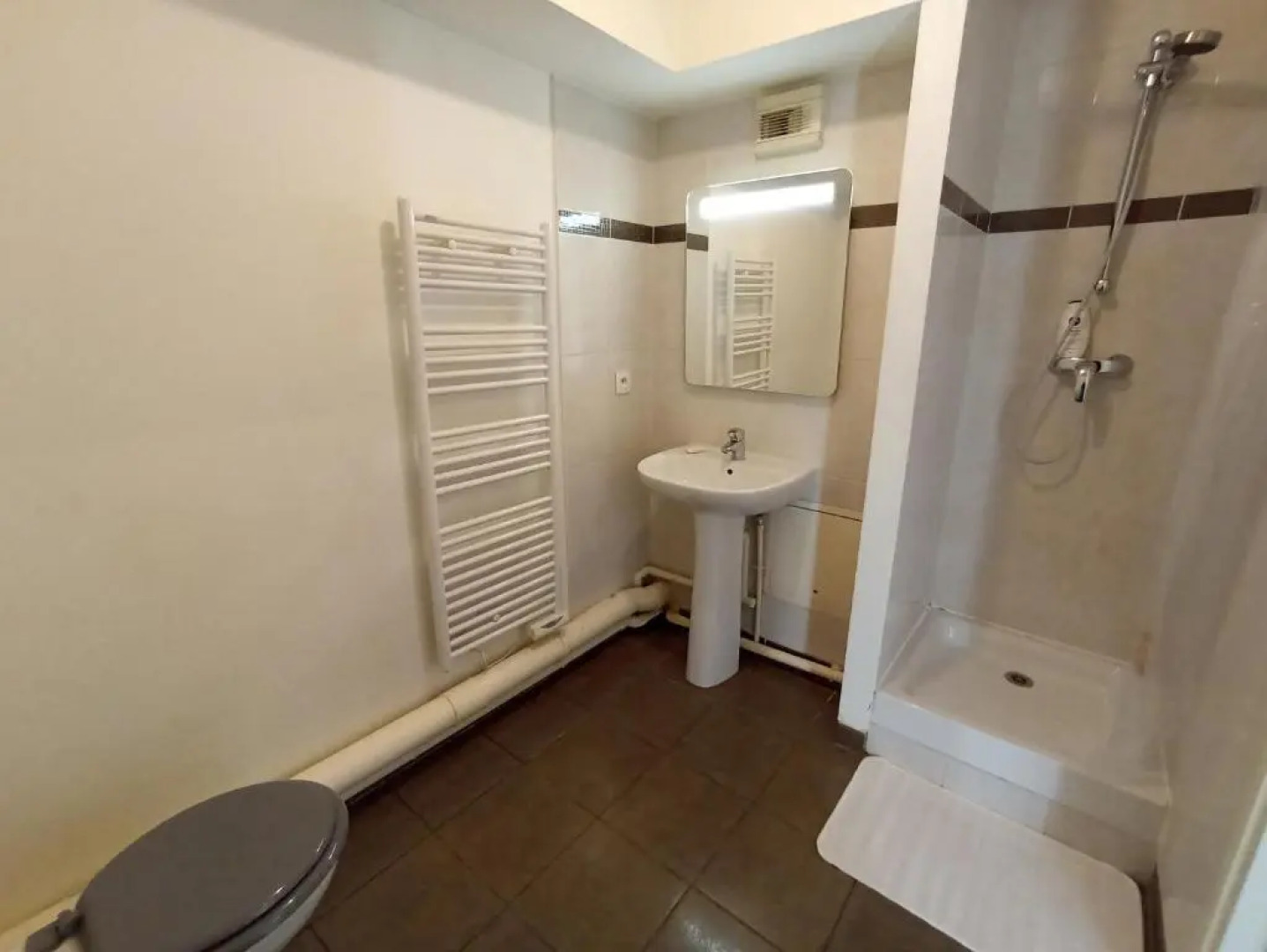 Joli studio récent, plein centre de Chaville