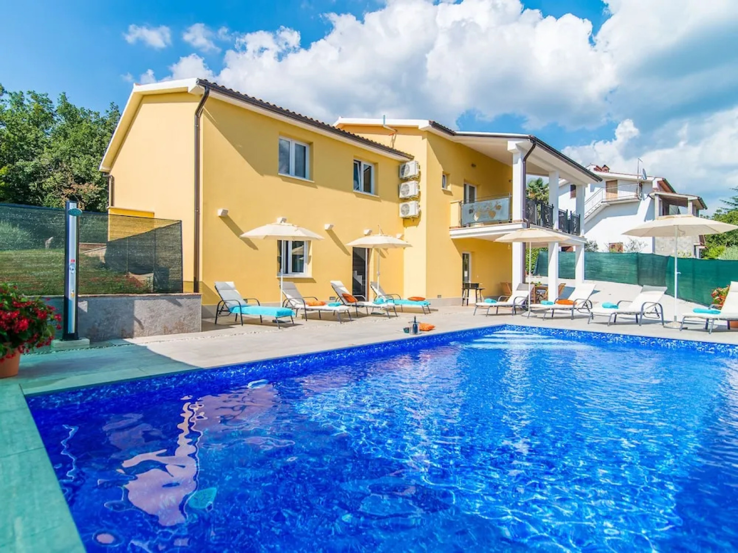 House With Private Pool For 10 People Surrounded By Vineyard In A Quiet Location