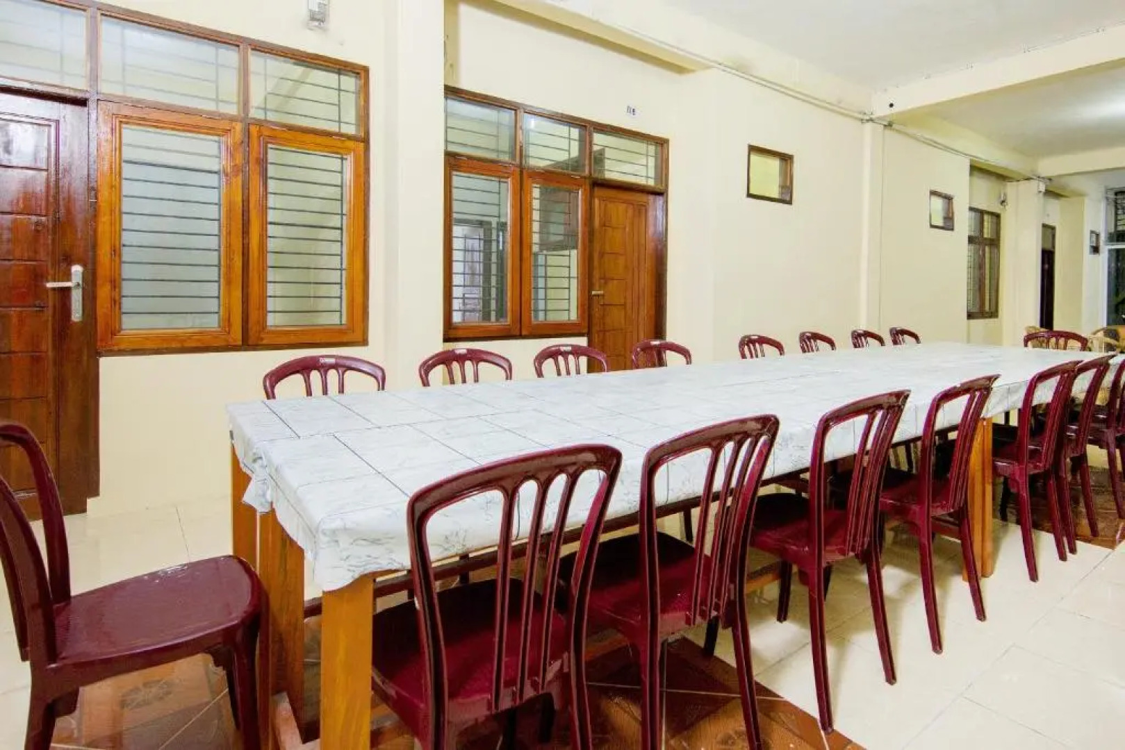 SPOT ON 2076 Hotel Stadion