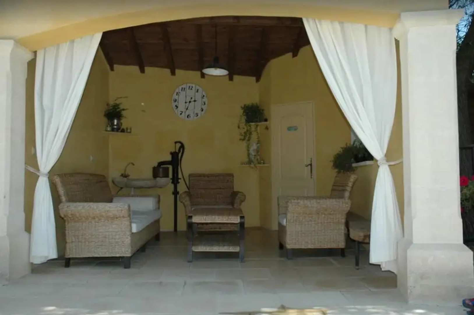 House With one Bedroom in Velleron, With Pool Access, Enclosed Garden and Wifi