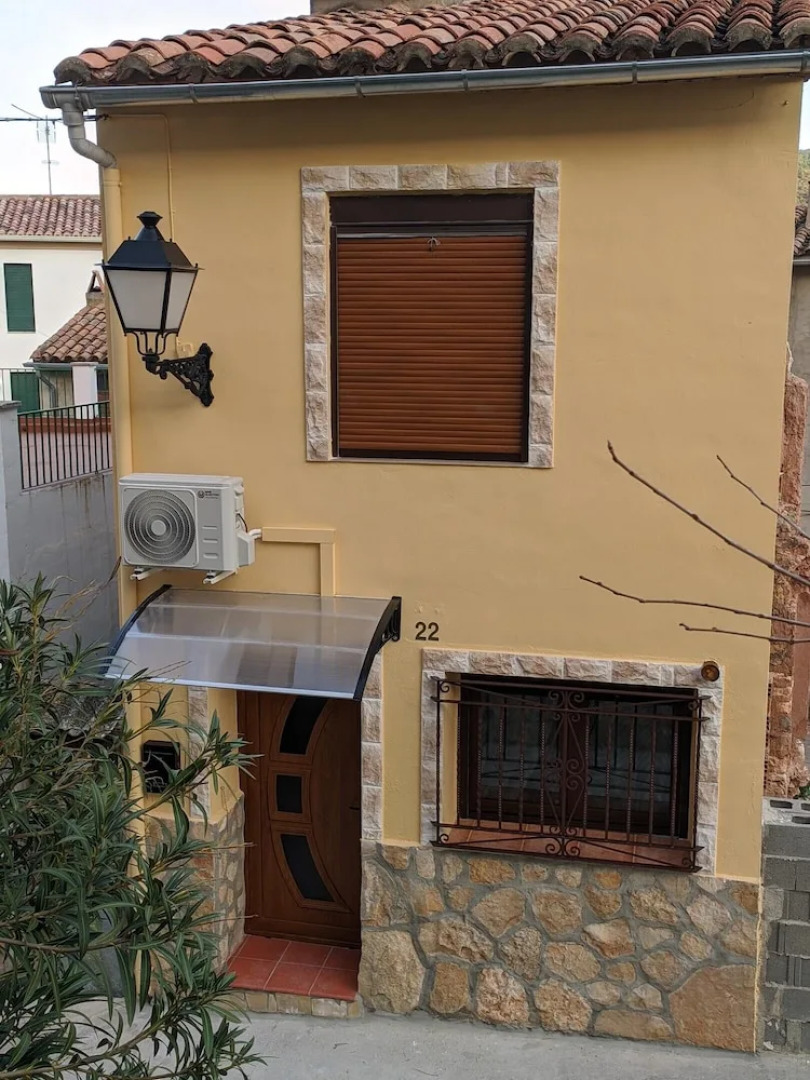 House With 3 Bedrooms in Montanejos, With Wonderful Mountain View, Terrace and Wifi