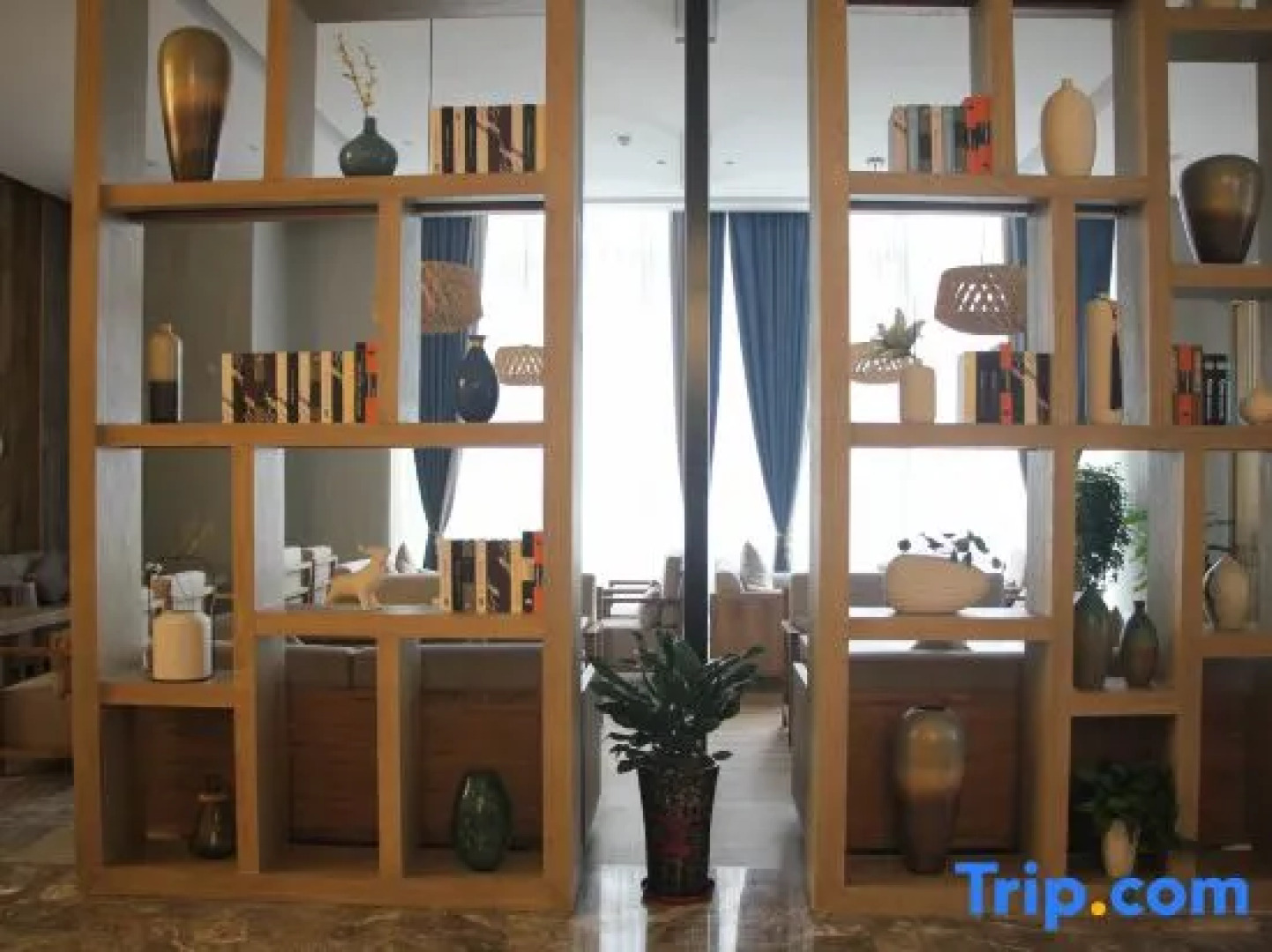 Zixuan Holiday Hotel