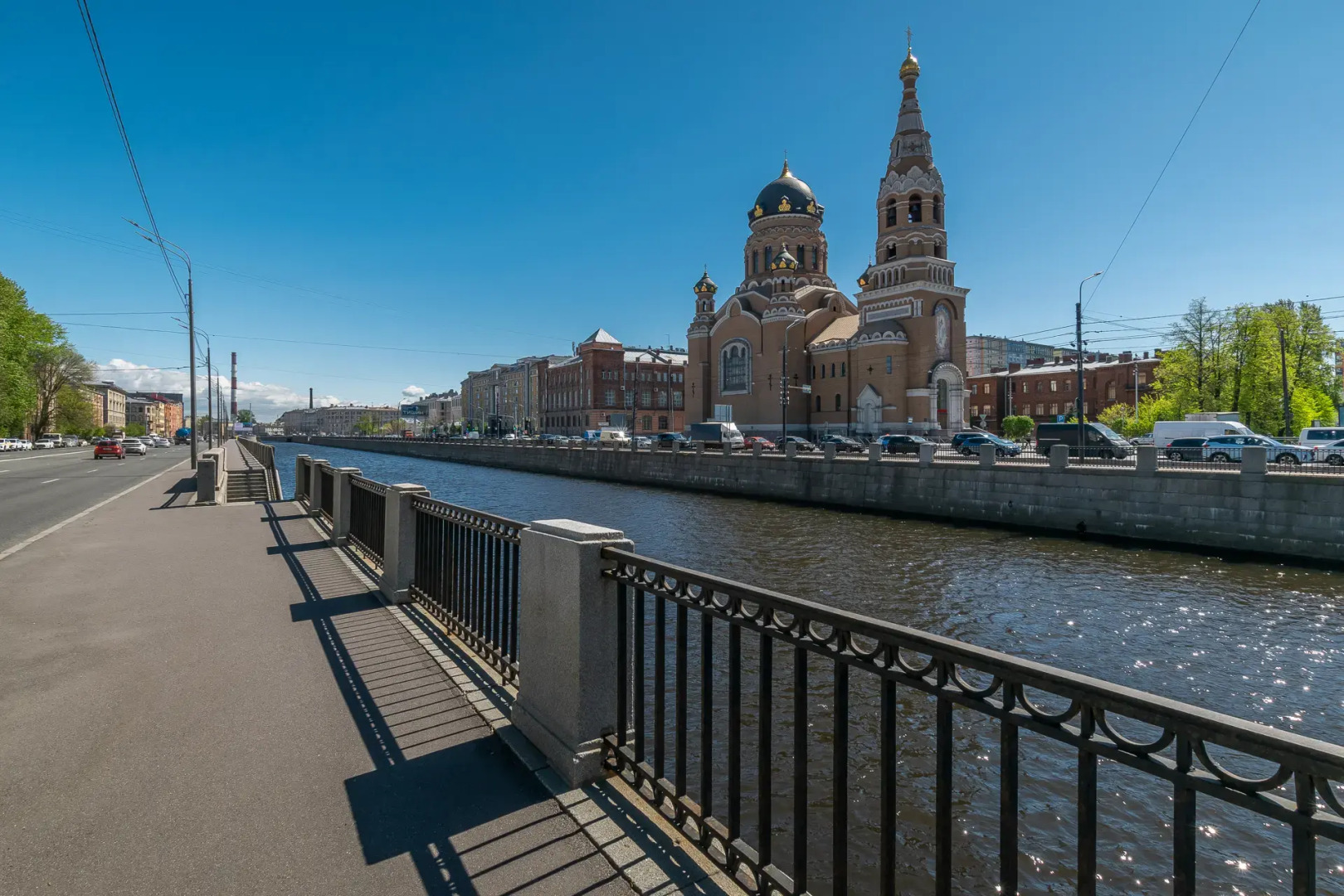 БелосНежность на набережной Обводного канала 108