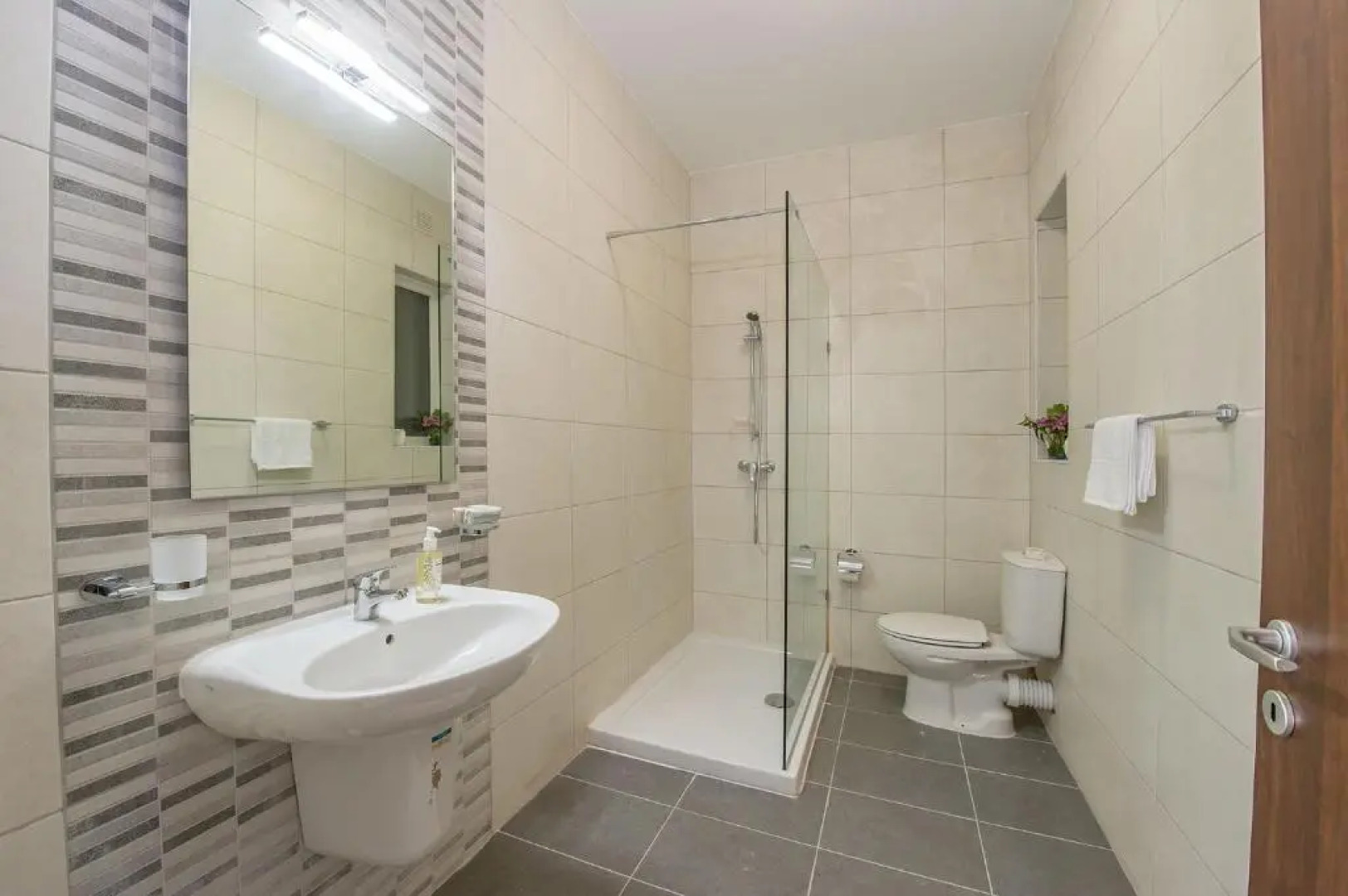 Hillock Residence Apartments