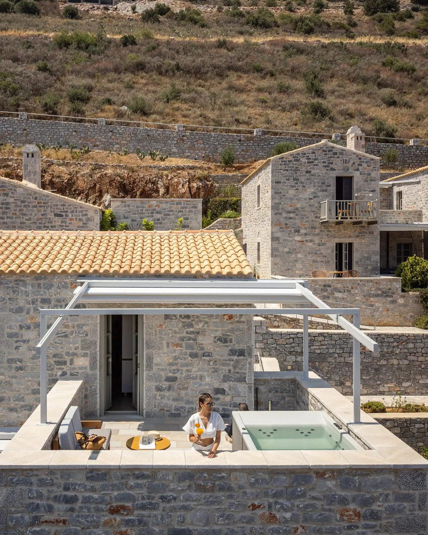 Trapela Limeni Luxury Suites