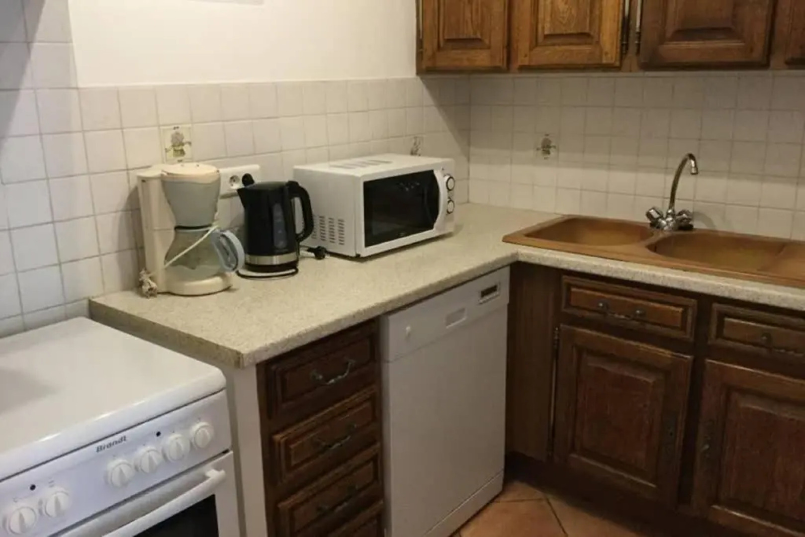 Partie d'une ferme provençale avec piscine privée, située proche d'Avignon, à Bédarrides, 6 prs, LS6-342-FRAGOUN