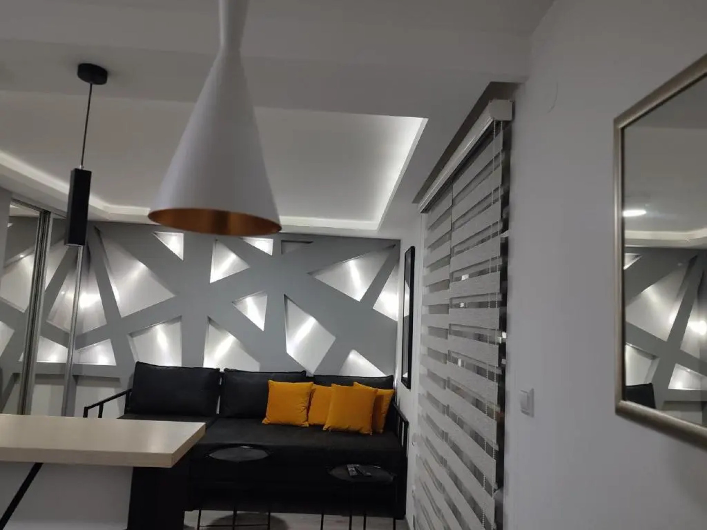 Triangle studio Divcibare