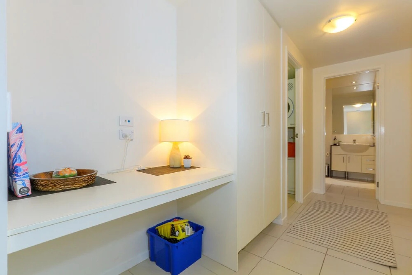 Drift Apartments North Swim Up 6