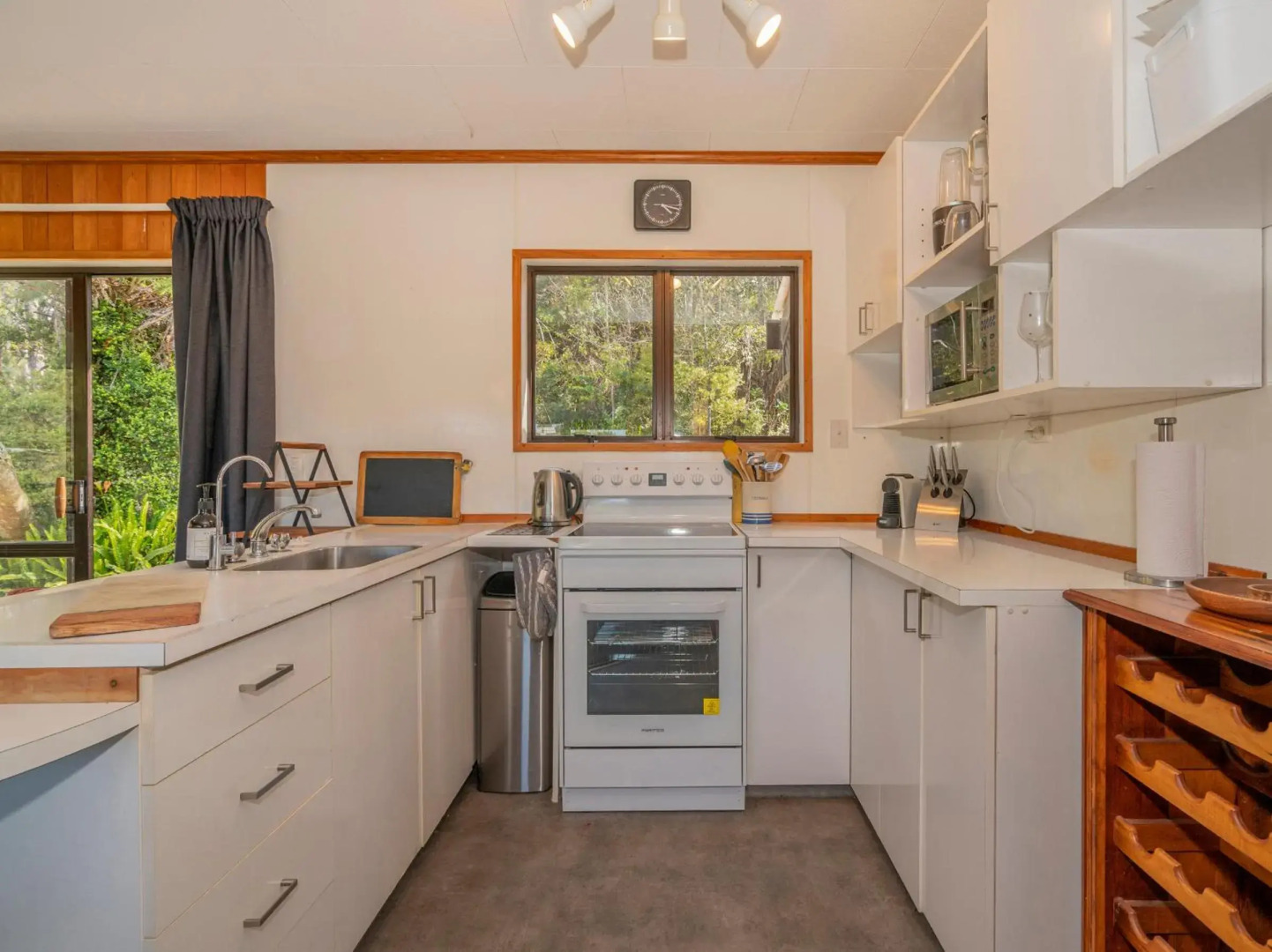 Hillside Haven - Tairua Holiday Home