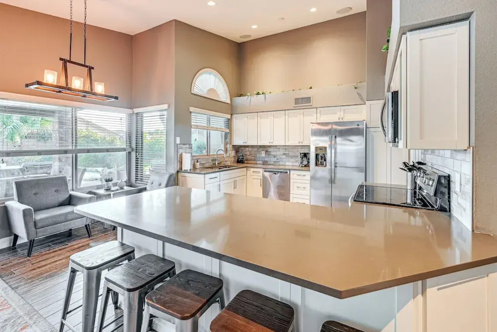 Saltwater Pool & Grill: Tempe Retreat!